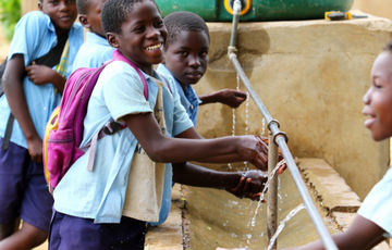 school-kids-water-station.png