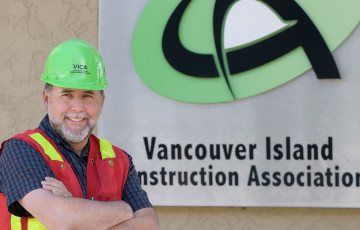 一种person standing in front of the Vancouver Island Construction Association